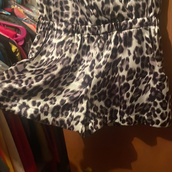 Fun Leopard romper - Picture 2 of 3